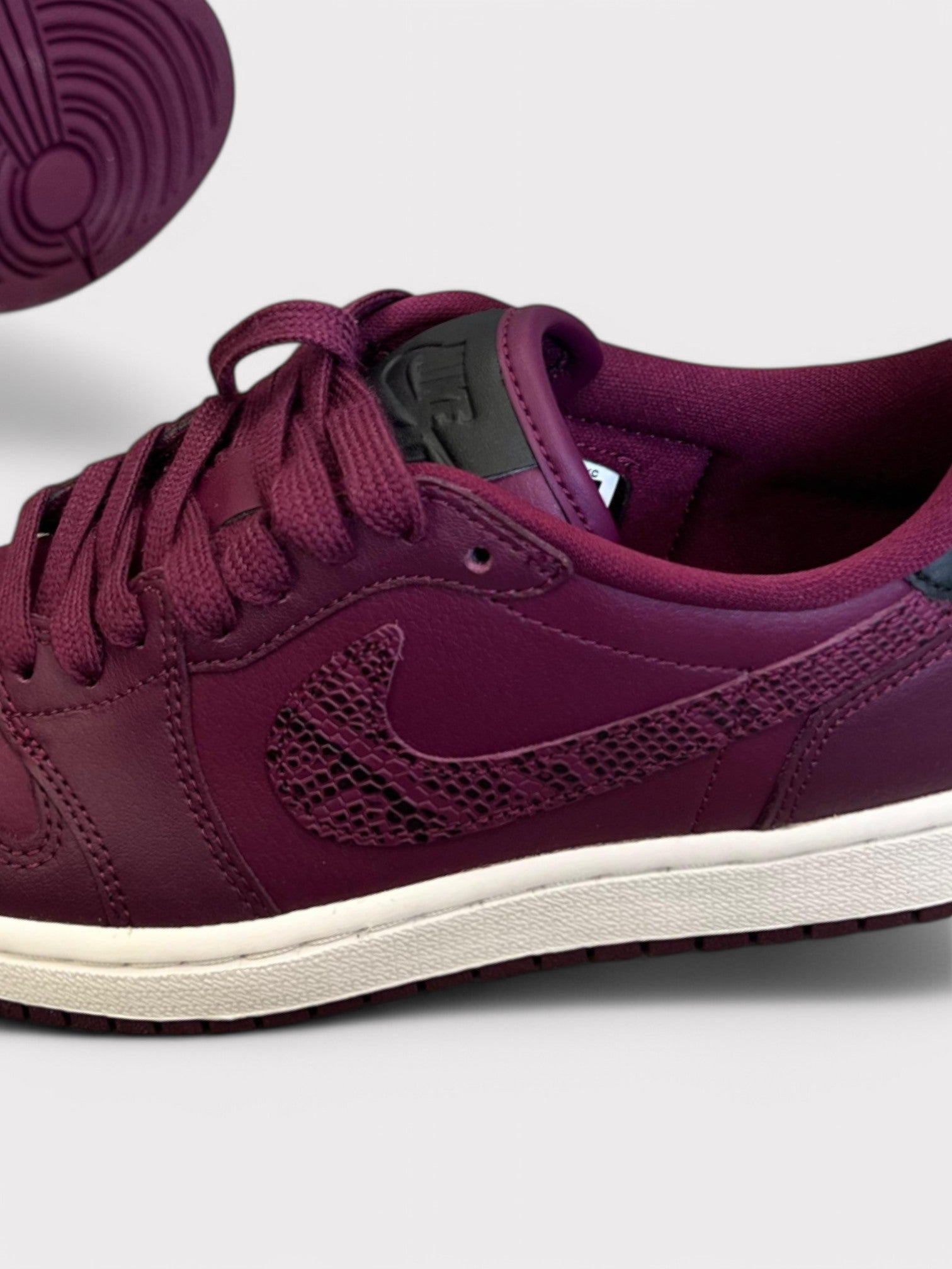 Nike Air Jordan 1 Low 'Bordeaux' Sample Wmns - Supplied FashionNike