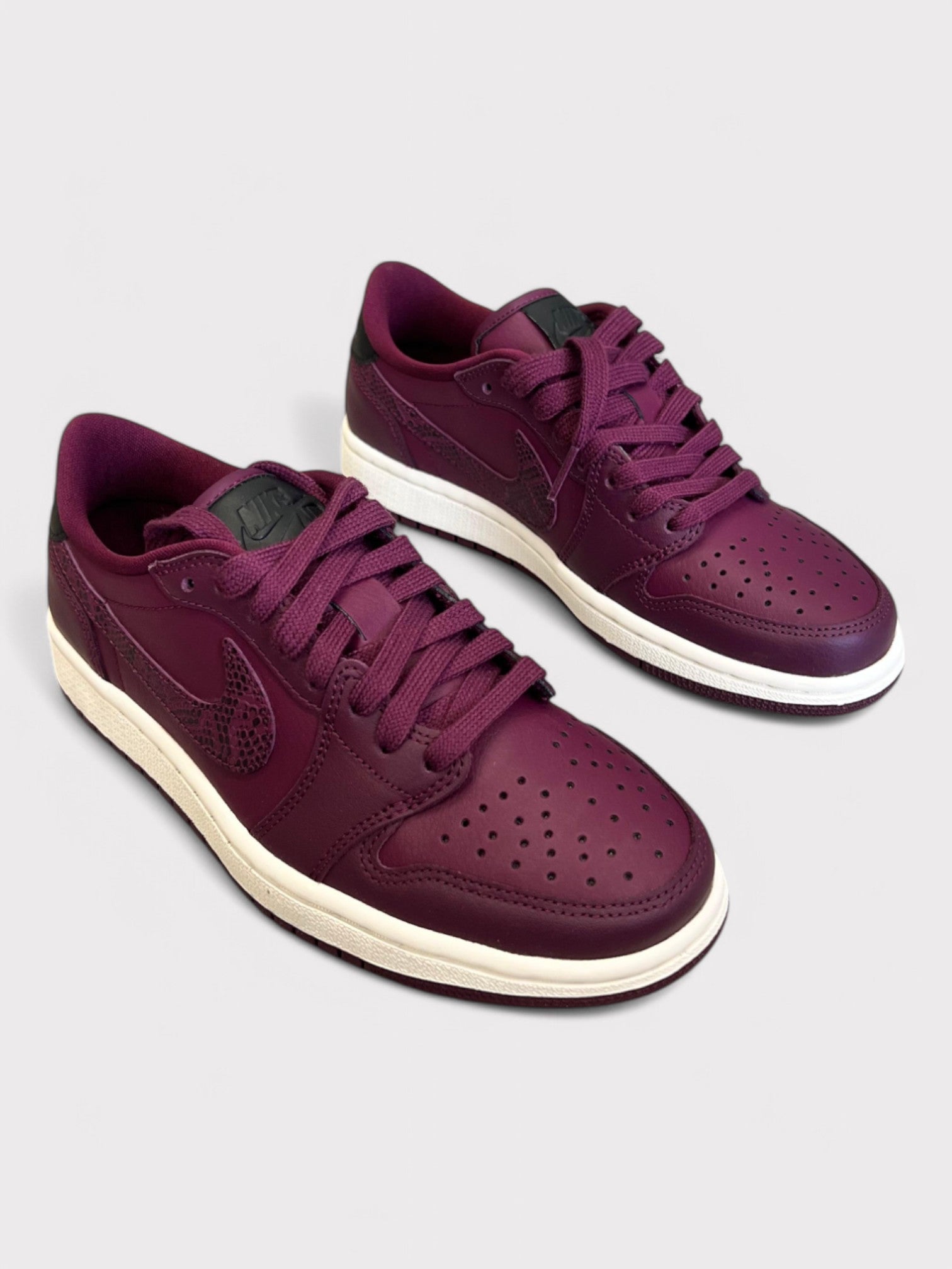 Nike Air Jordan 1 Low 'Bordeaux' Sample Wmns - Supplied FashionNike