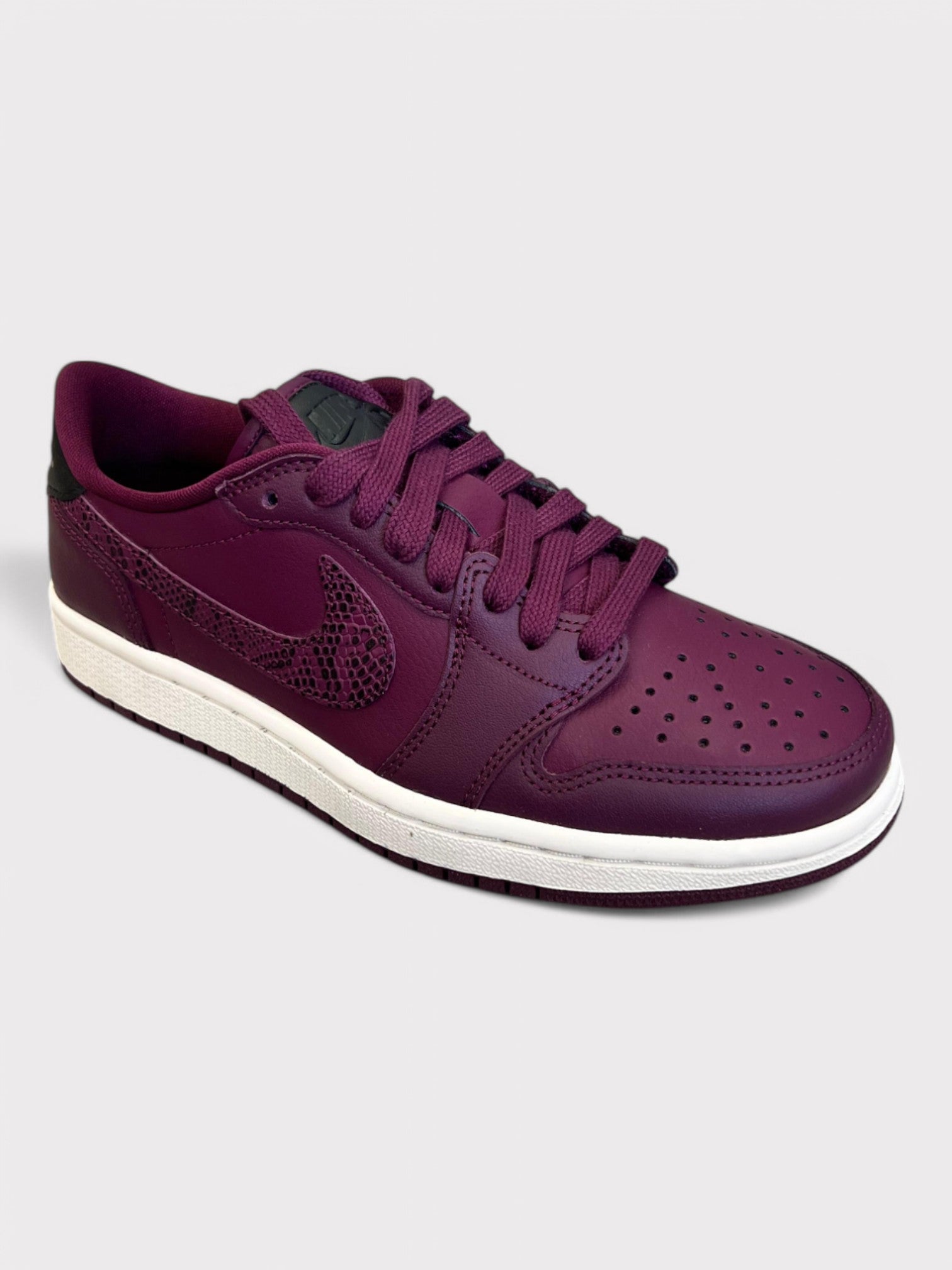 Nike Air Jordan 1 Low 'Bordeaux' Sample Wmns - Supplied FashionNike
