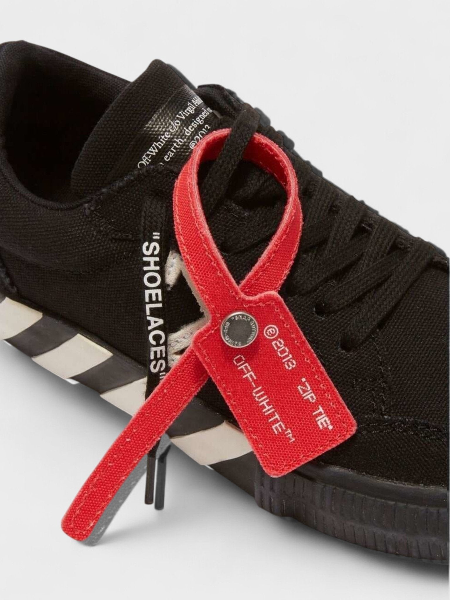 Off - White Vulcanized Arrow Low Black White (Kids) - Supplied FashionOff - White