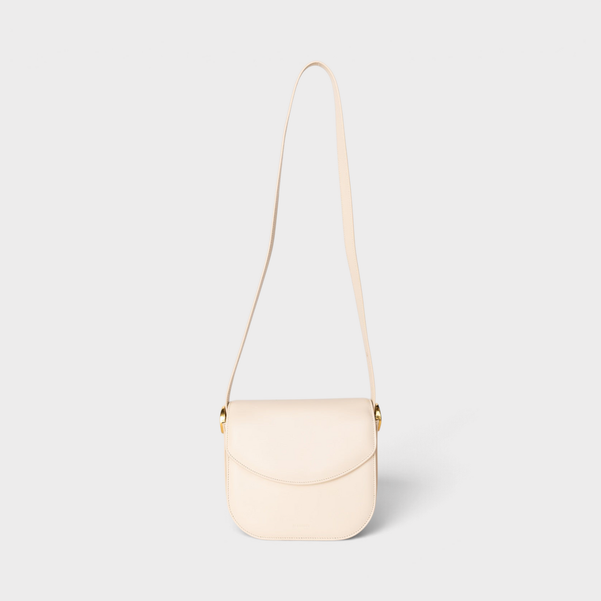 Supplied Fashion Jil Sander medium coin crossbody bag in dune beige Italian leather with a minimalist shoulder strap.