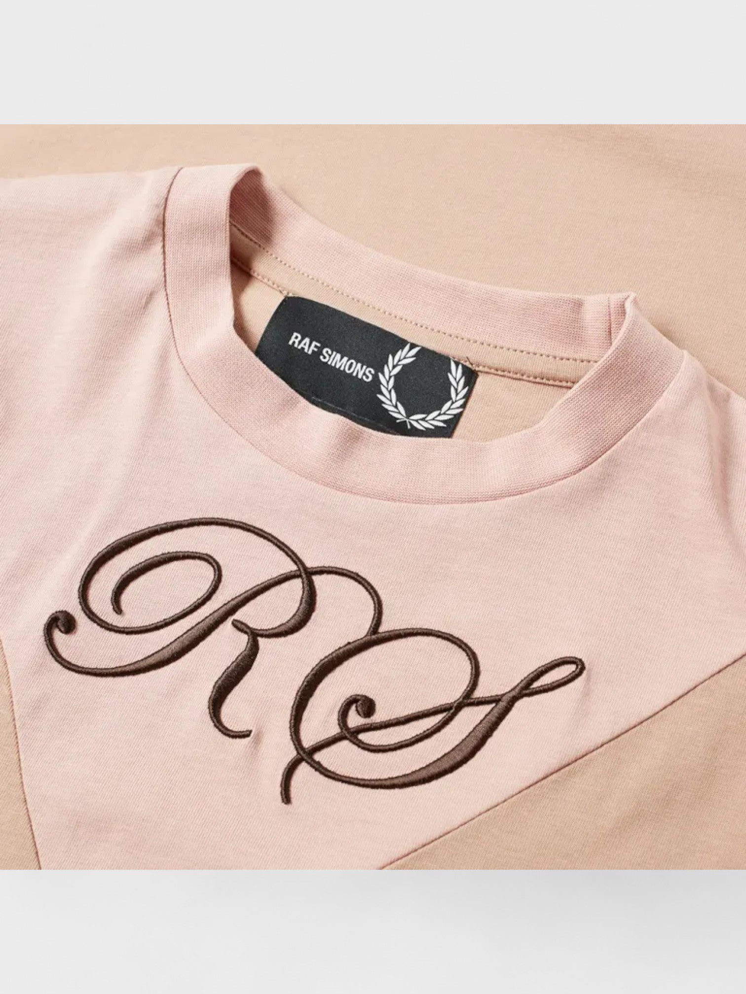 Fred Perry x Raf Simons T-shirt Misty Rose - Supplied LuxuryFred Perry x Raf Simons