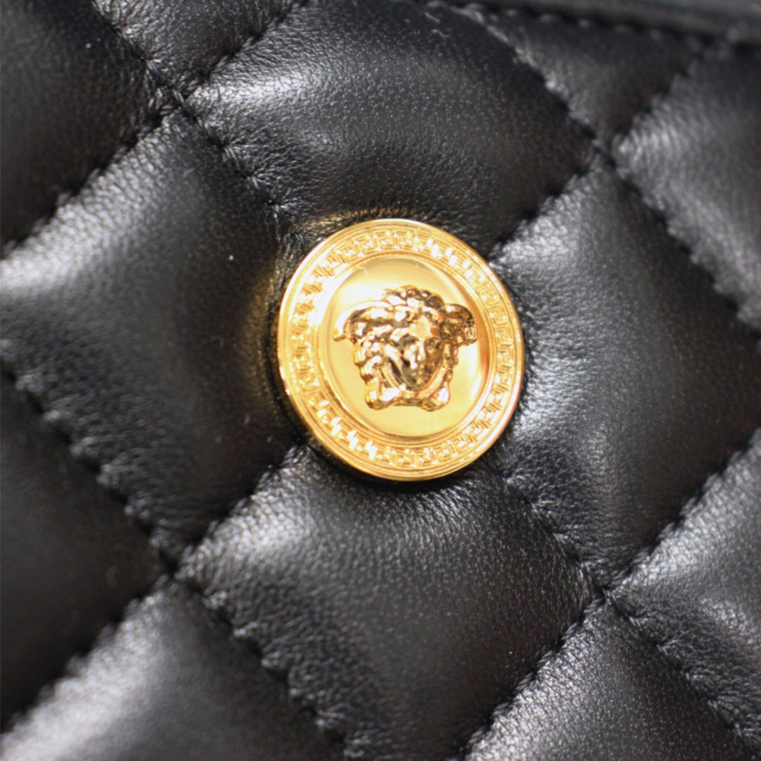 Zip Around Wallet Quilted Lamb Leather Black