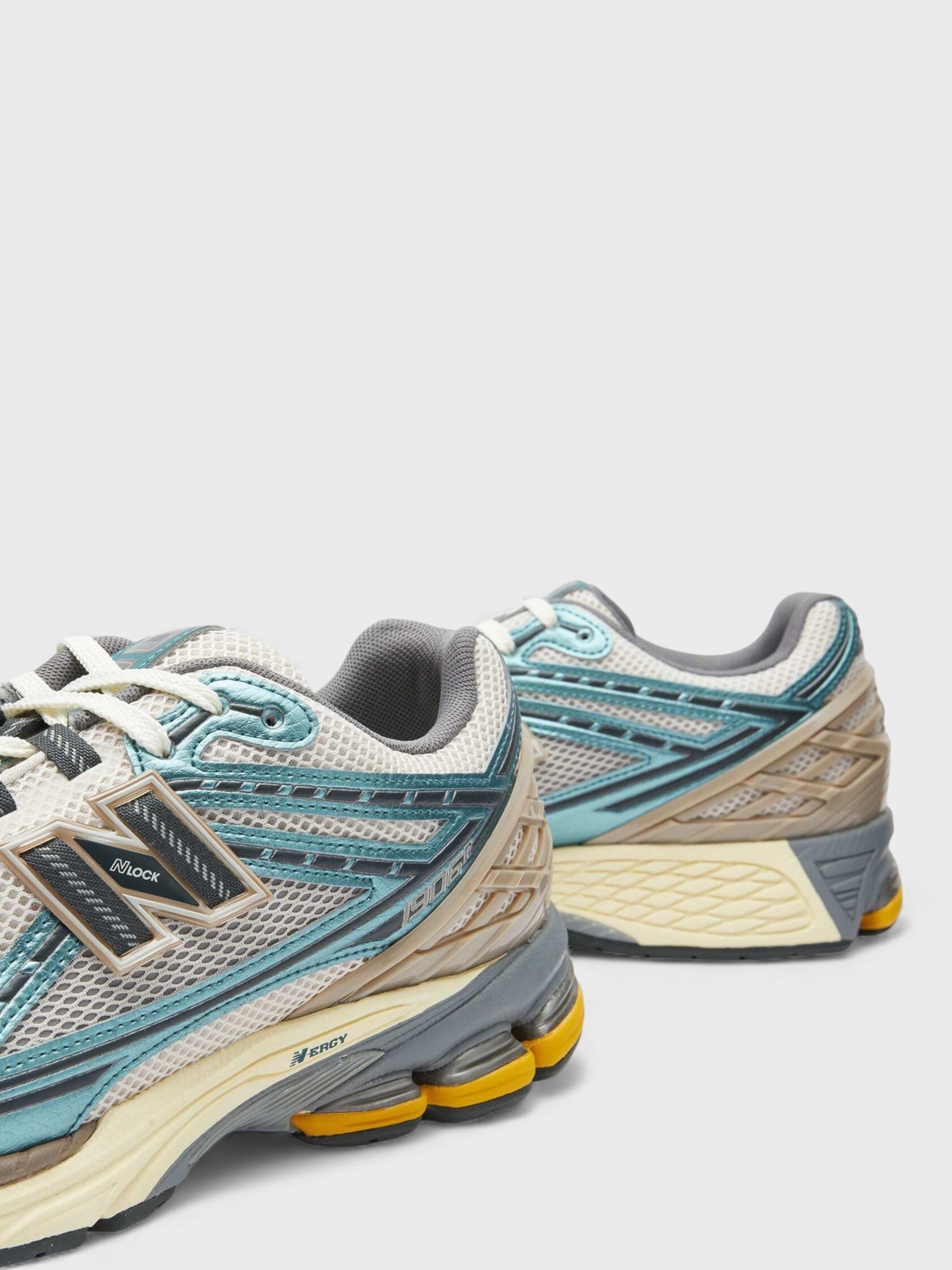 New Balance 1906R Metallic Teal