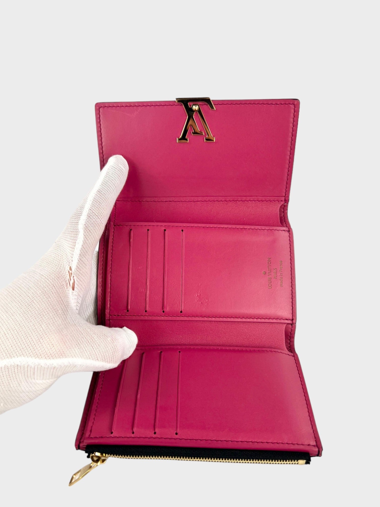 Louis Vuitton Portefeuille Capucines Noir/Hot Pink M62157 Women's Taurillon Leather Trifold Wallet - Supplied Fashion