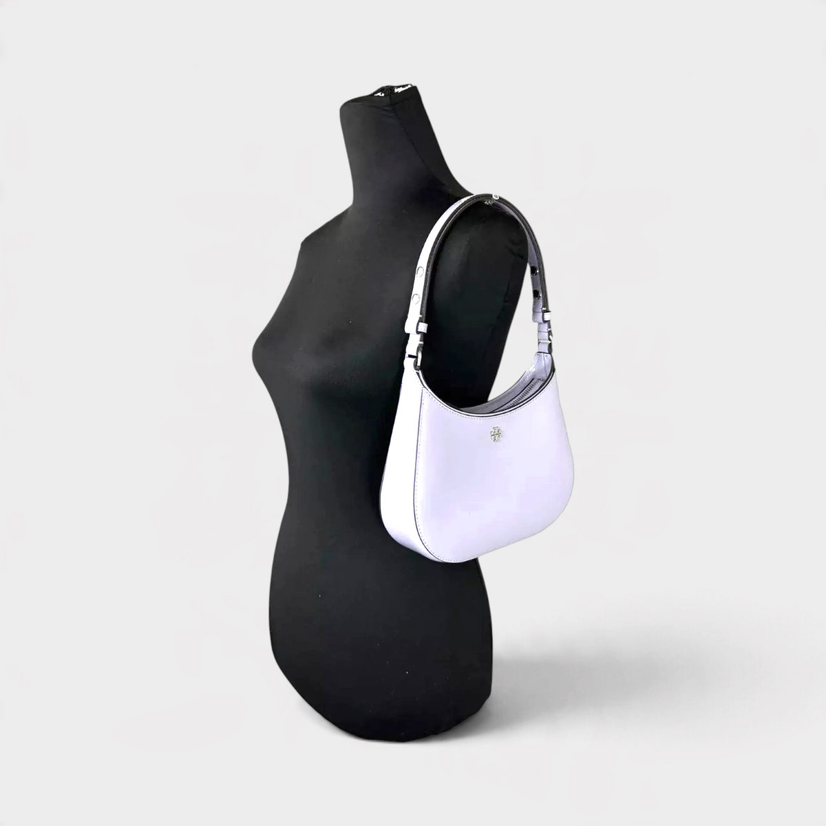 Supplied Fashion Emerson soft shoulder bag in light purple with an adjustable strap on a mannequin