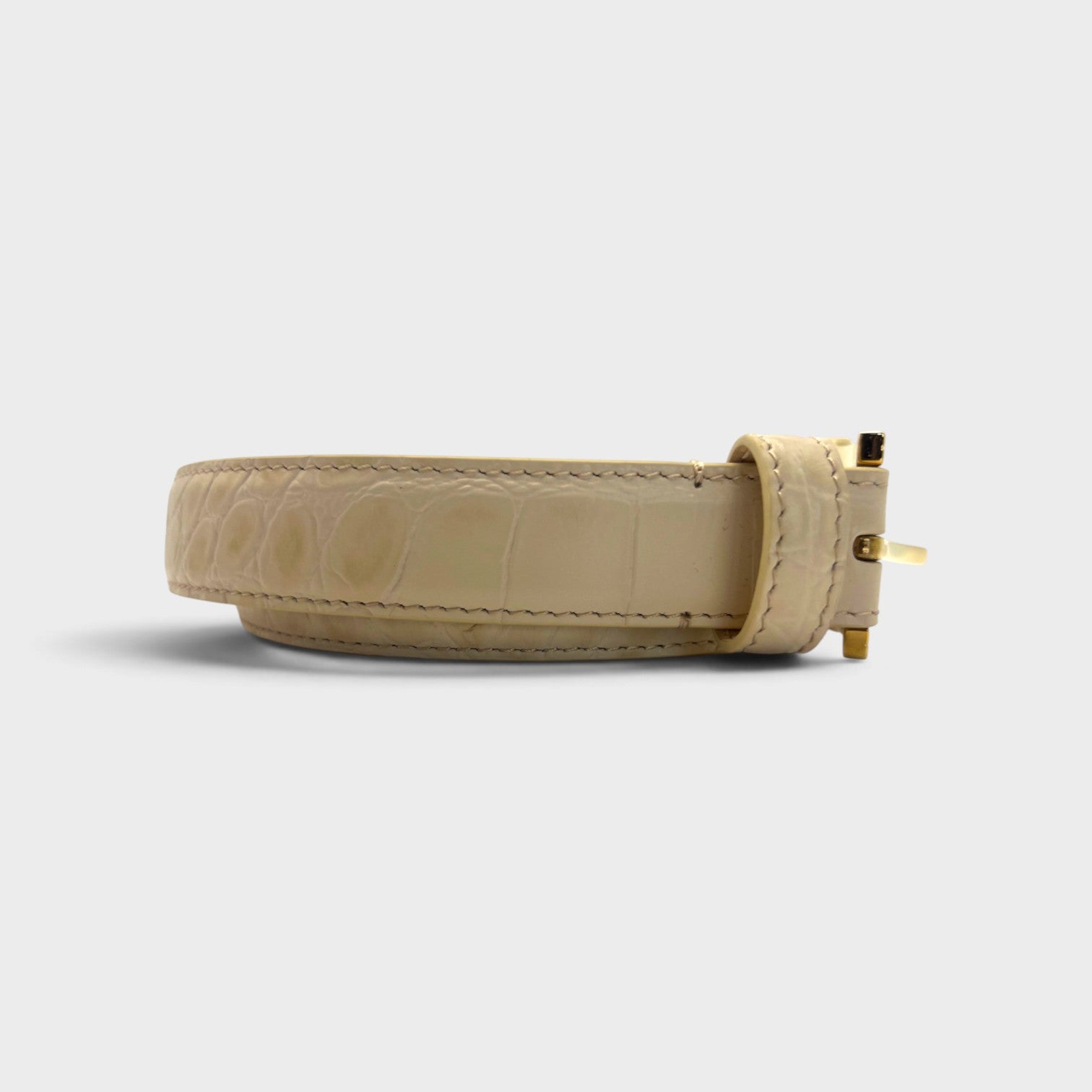 Supplied Fashion beige leather belt with embossed crocodile texture and gold-tone Double Medusa buckle