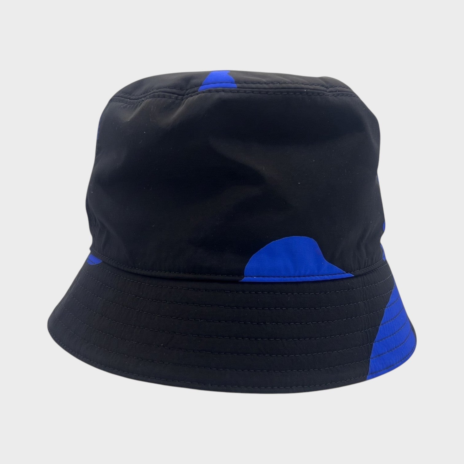 Supplied Fashion Lily bucket hat in black with striking blue accents, featuring a structured, packable design.