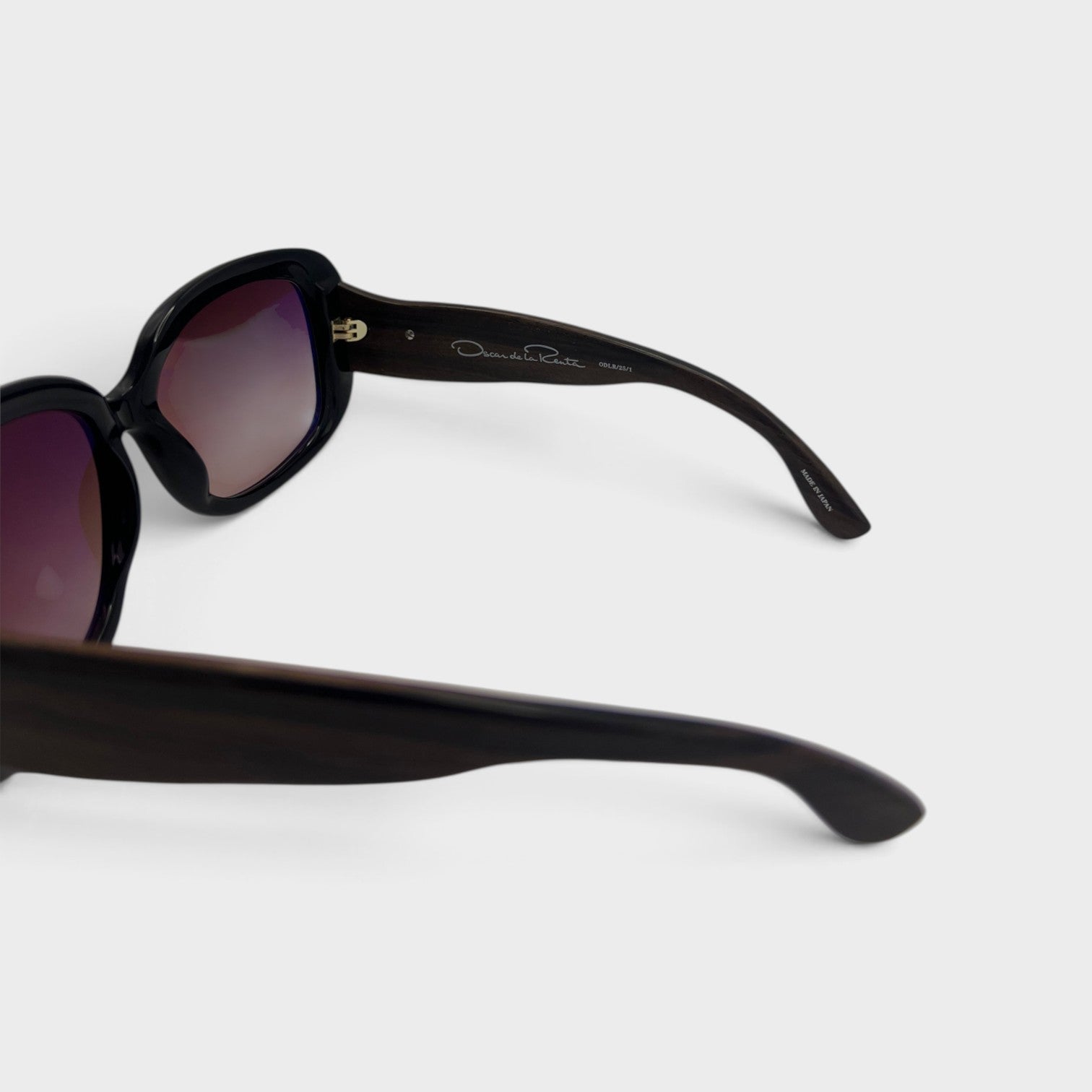 Supplied Fashion Linda Farrow oversized sunglasses in black and burgundy with Oscar De La Renta branding on the temple