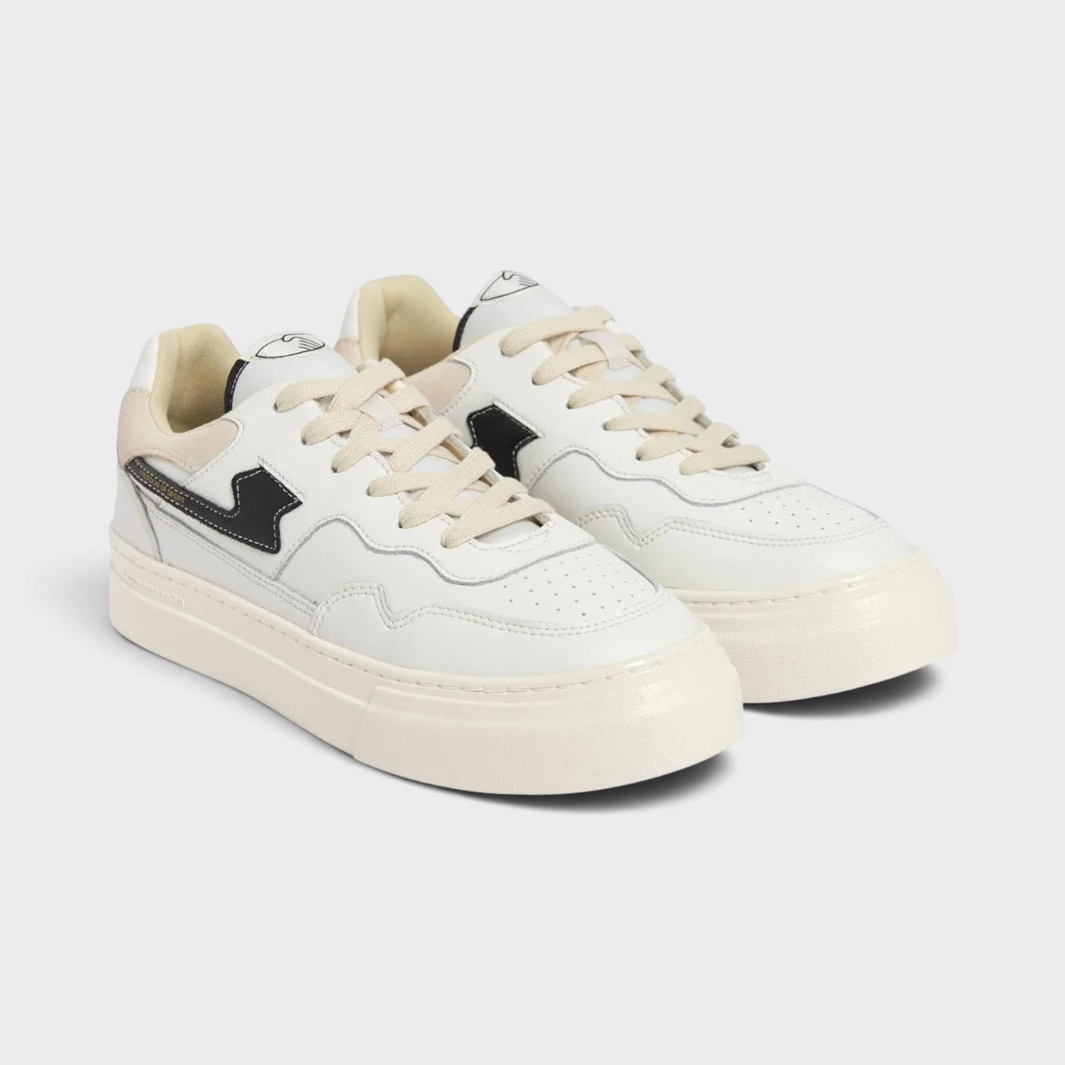 Supplied Fashion Pearl S-Strike leather sneakers in white and black with a minimalist design and cream laces.