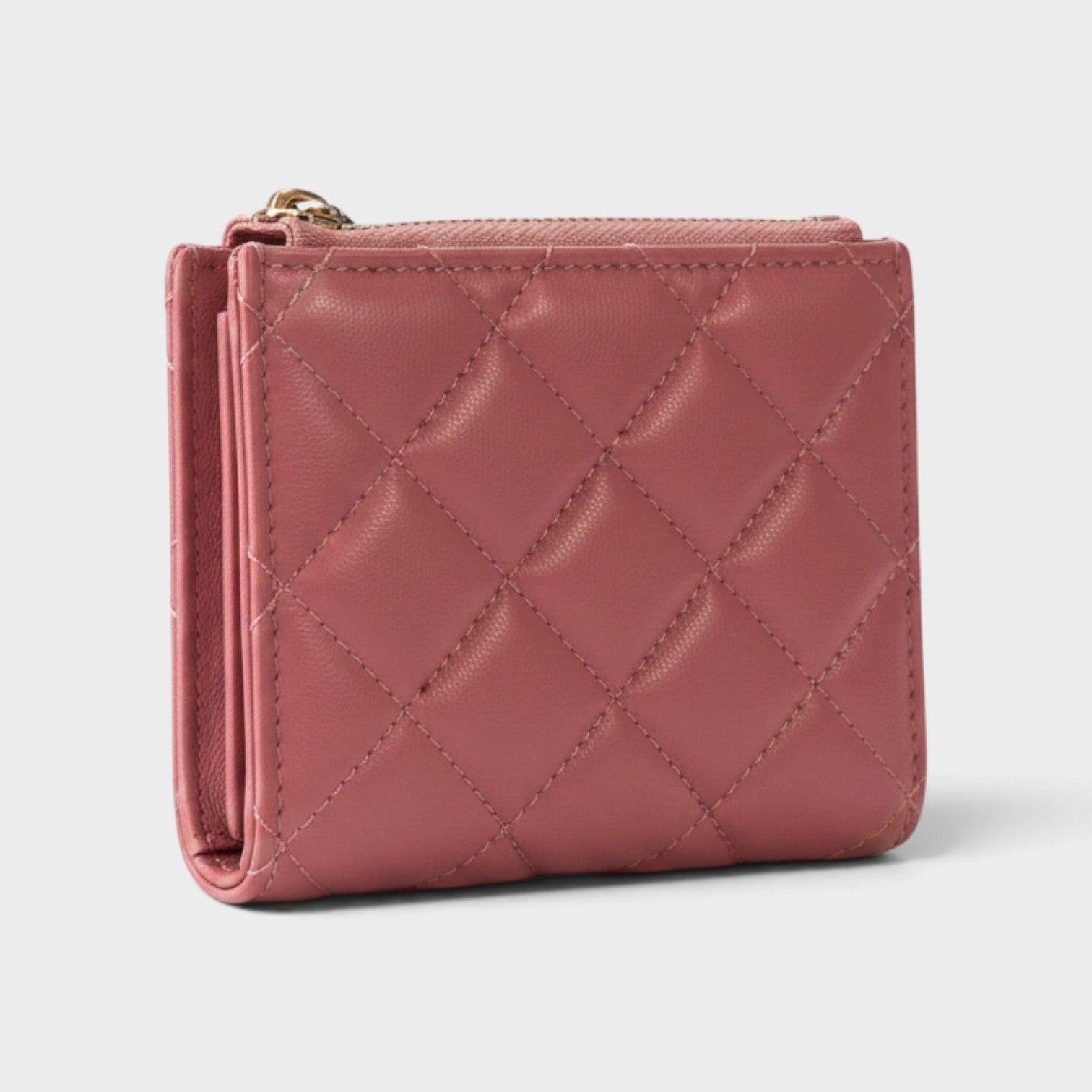 Supplied Fashion pink quilted wallet featuring a signature Medusa head emblem and a compact, luxurious design.